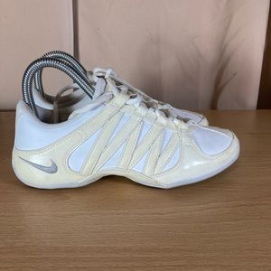 Nike Cheerleading Shoes Size 5